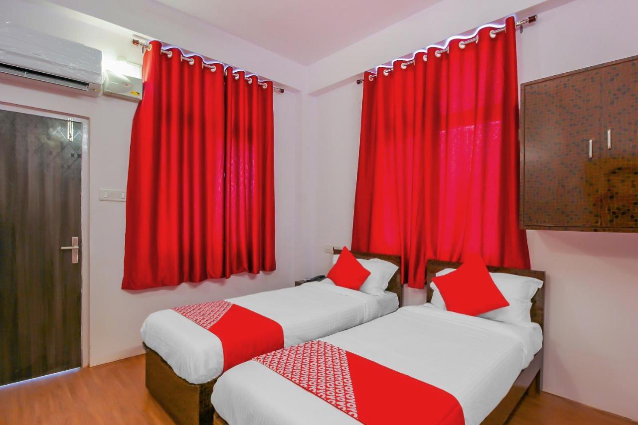 Oyo 17168 Hz Lodge Хидерабад Екстериор снимка