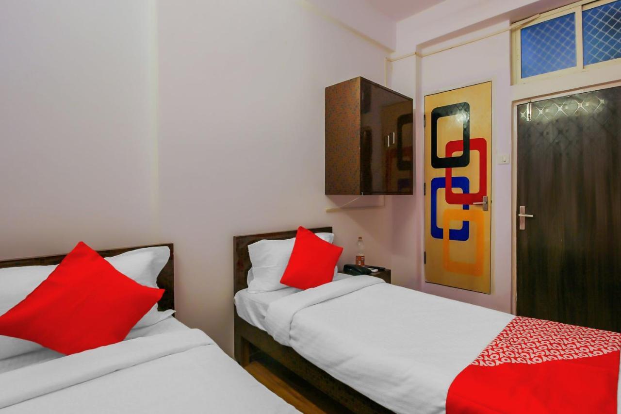 Oyo 17168 Hz Lodge Хидерабад Екстериор снимка