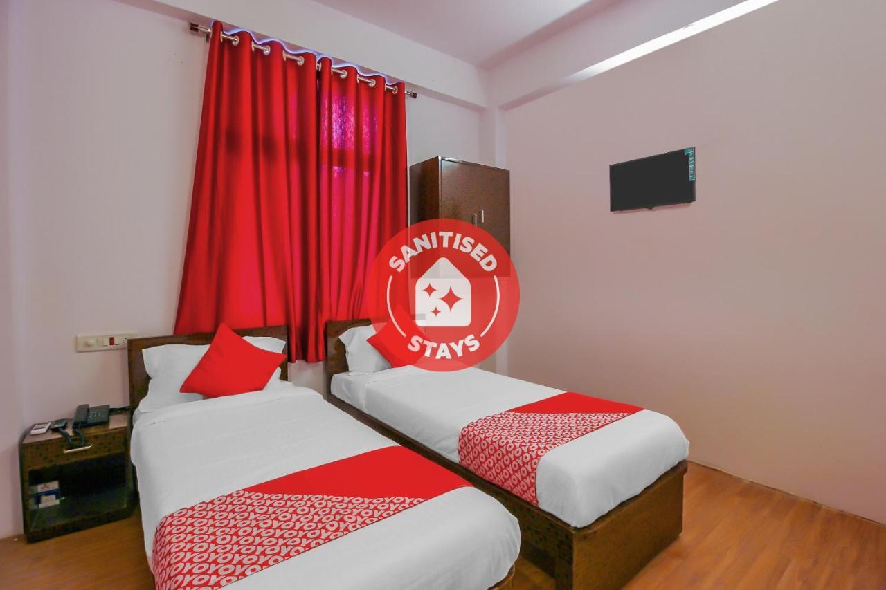 Oyo 17168 Hz Lodge Хидерабад Екстериор снимка