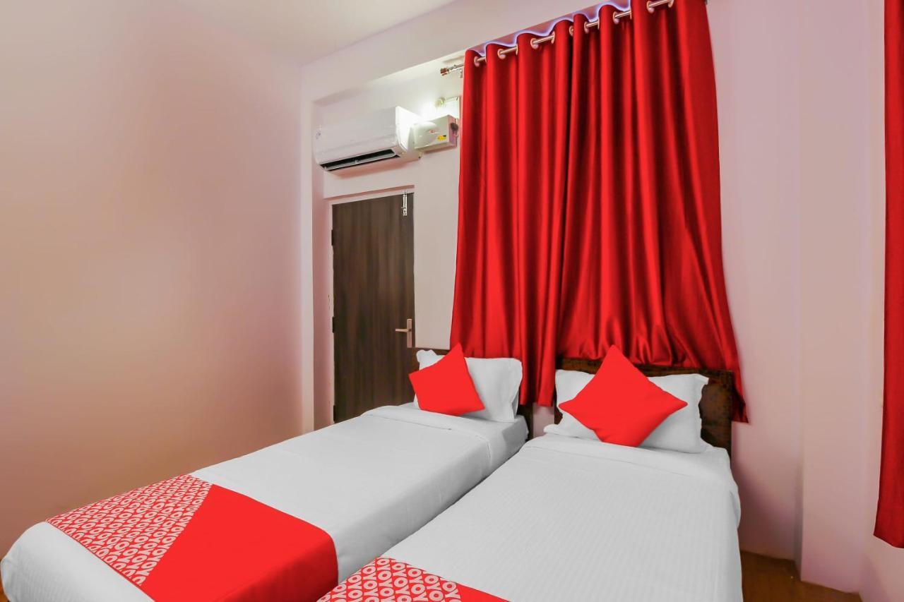 Oyo 17168 Hz Lodge Хидерабад Екстериор снимка