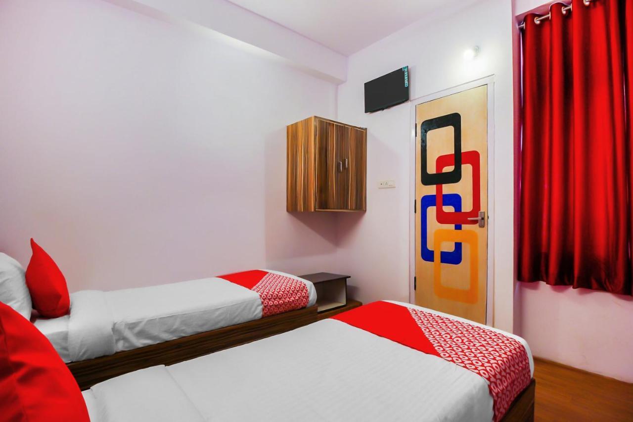 Oyo 17168 Hz Lodge Хидерабад Екстериор снимка